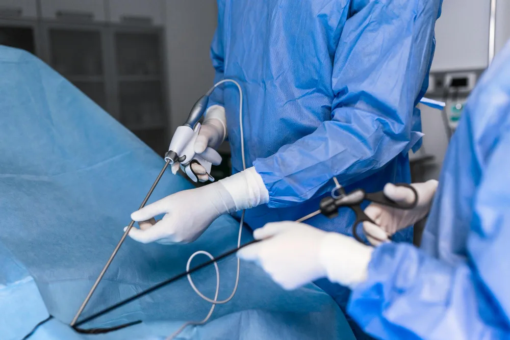 Plastia de hernias inguinales laparoscópica en Naucalpan y Tlalnepantla: reparación segura y recuperación más rápida